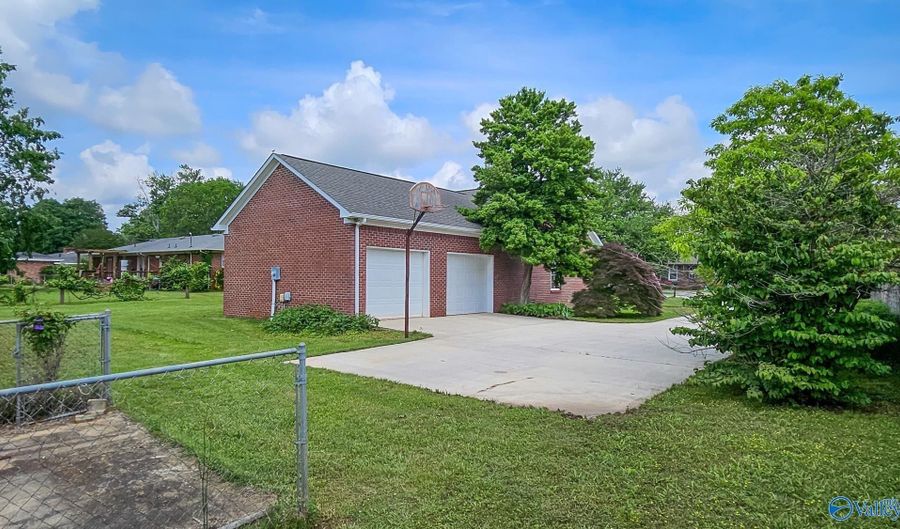 1108 Winston Dr, Athens, AL 35611 - 3 Beds, 2 Bath