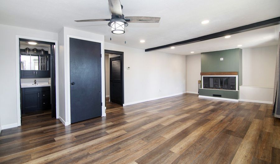 205 W 5th St, Aroma Park, IL 60910 - 2 Beds, 1 Bath