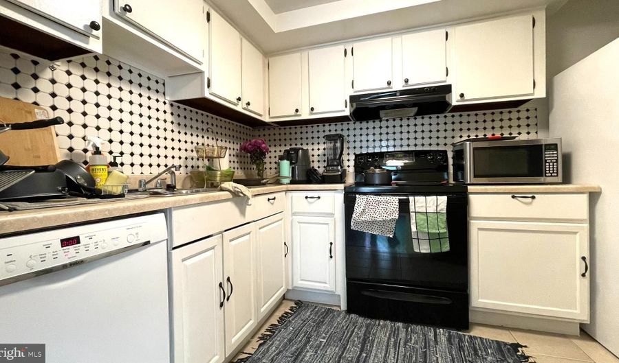 8766 WALUTES Cir D, Alexandria, VA 22309 - 2 Beds, 1 Bath