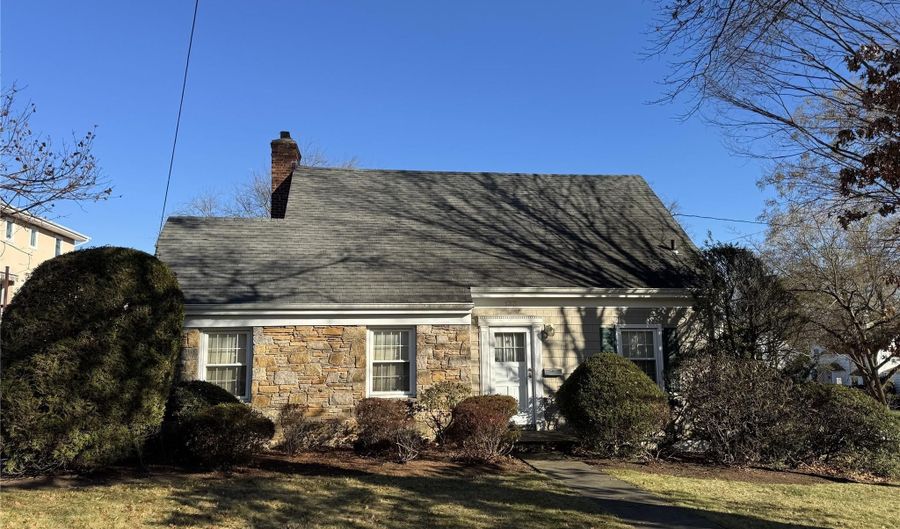 133 Hutchinson Blvd, Scarsdale, NY 10583 - 3 Beds, 2 Bath