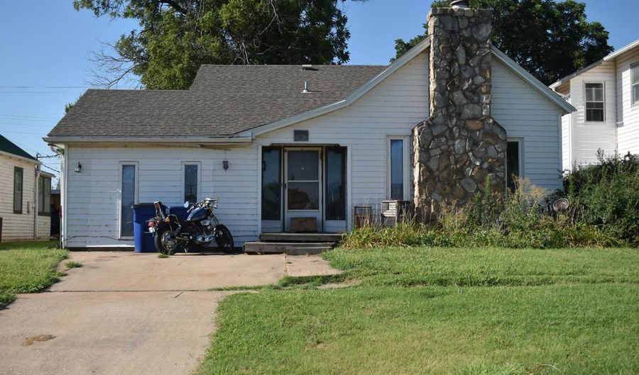 303 Barnes, Alva, OK 73717 - 3 Beds, 2 Bath