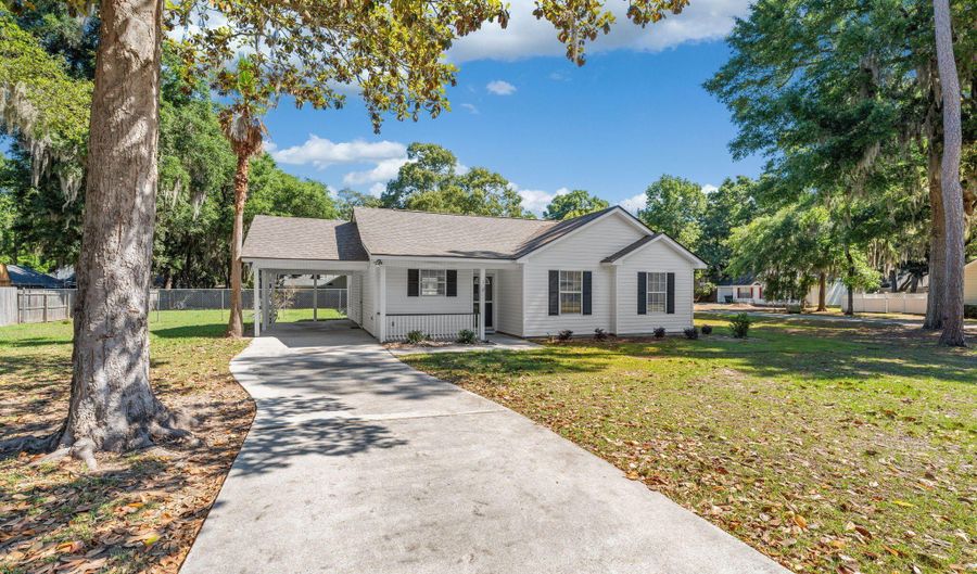 1 Folson Ct, Beaufort, SC 29907 - 3 Beds, 2 Bath