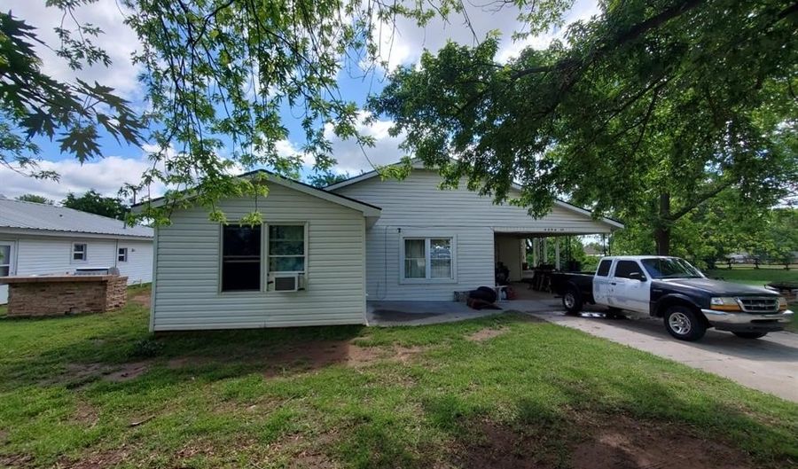 649 A St, Arapaho, OK 73620 - 4 Beds, 2 Bath