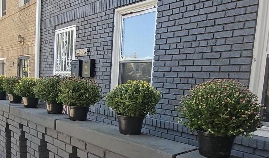 325 V St NE 1, Washington, DC 20002 - 5 Beds, 2 Bath