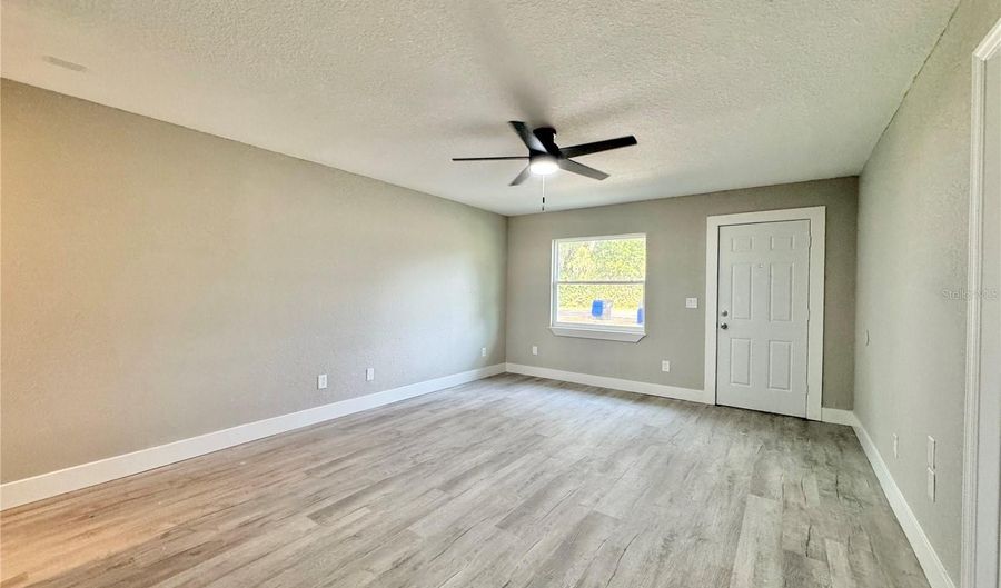 2346 SECTION Dr, Apopka, FL 32703 - 2 Beds, 1 Bath