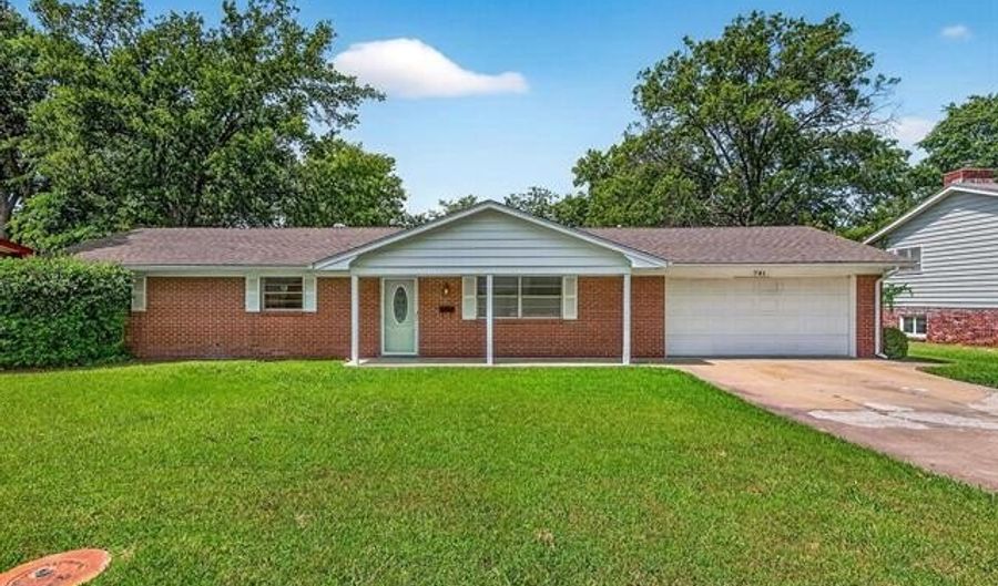 721 Winding Way, Bartlesville, OK 74006 - 3 Beds, 2 Bath
