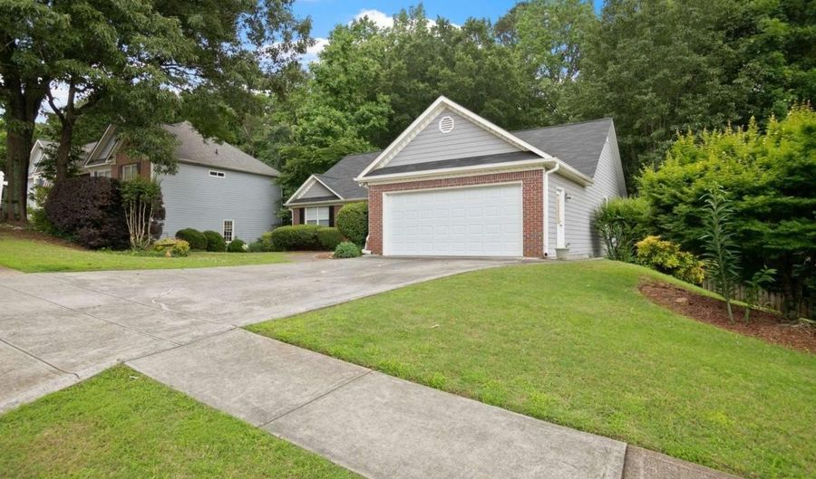 1027 Regency Dr, Acworth, GA 30102 - 5 Beds, 3 Bath