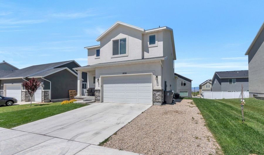 1050 S S RED CLIFF Dr, Santaquin, UT 84655 - 4 Beds, 3 Bath