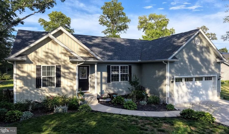 22285 HOLLY OAK Ln, Lewes, DE 19958 - 3 Beds, 2 Bath