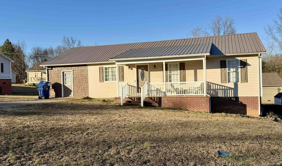 233 BEAVERWOOD Dr, Adamsville, TN 38310 - 3 Beds, 2 Bath
