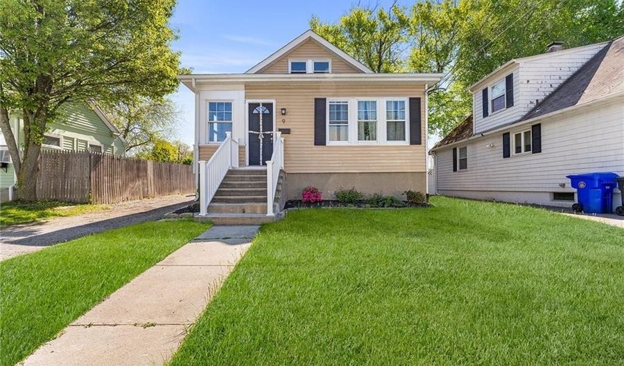 9 Lookout Ave, North Providence, RI 02911 - 3 Beds, 1 Bath