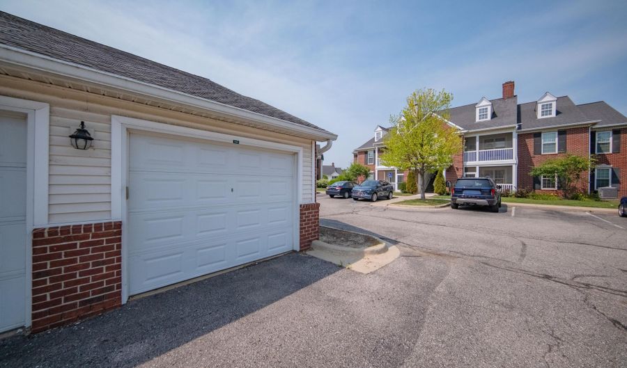 953 E Summerfield Glen Cir, Ann Arbor, MI 48103 - 2 Beds, 2 Bath