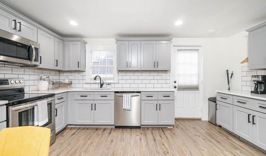 412 1st St, Apex, NC 27502 - 4 Beds, 2 Bath