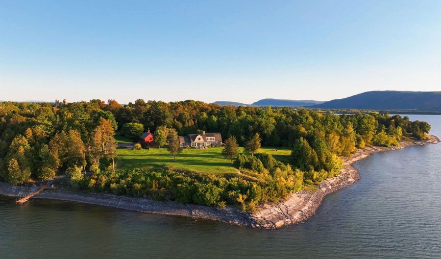 6954 Vermont Route 17 W, Addison, VT 05491 - 4 Beds, 5 Bath