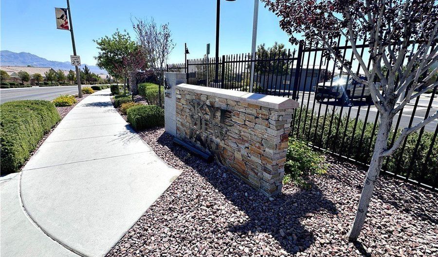 8154 Skye Quarry St, Las Vegas, NV 89166 - 4 Beds, 3 Bath