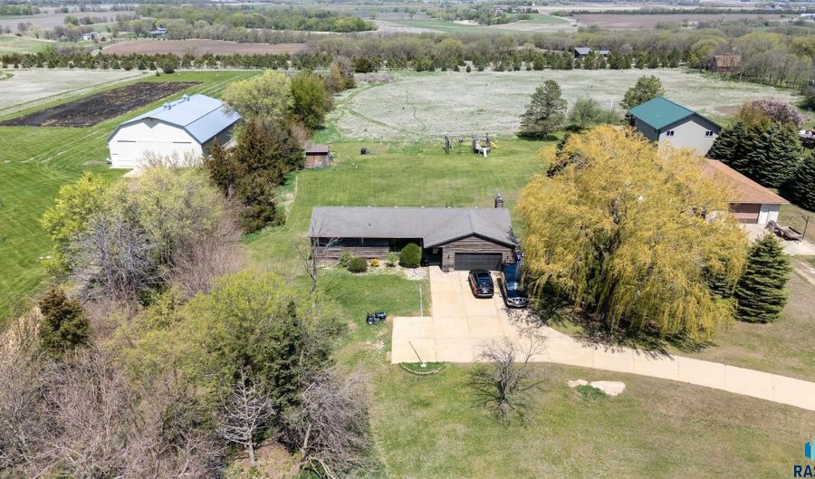 48186 265th St, Brandon, SD 57005 - 4 Beds, 3 Bath