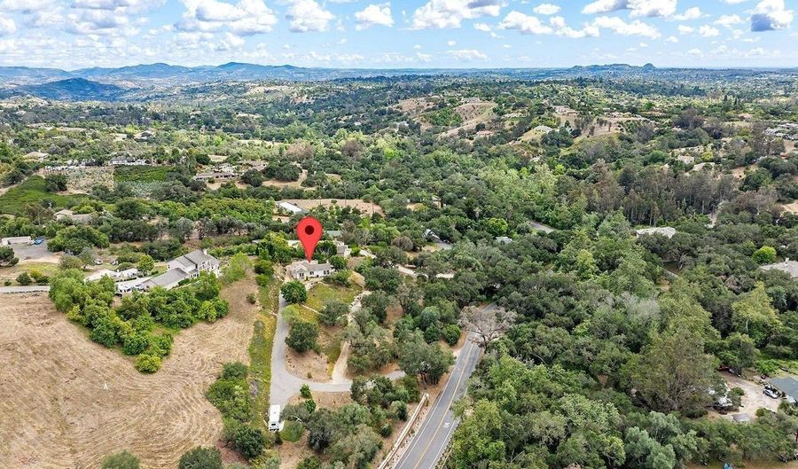 2557 Live Oak Park Rd, Fallbrook, CA 92028 - 1 Beds, 2 Bath