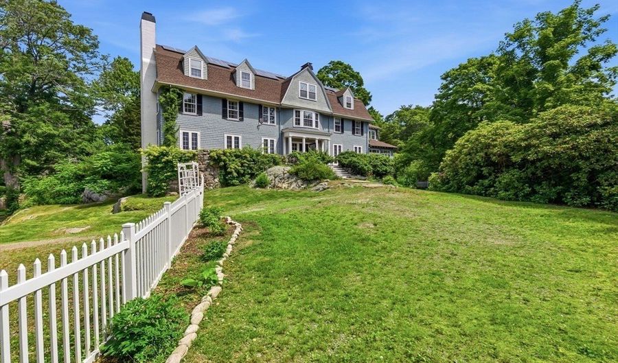 852 Hale St, Beverly, MA 01915 - 8 Beds, 6 Bath