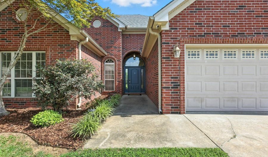 5528 Village Loop, Benton, AR 72019 - 3 Beds, 2 Bath