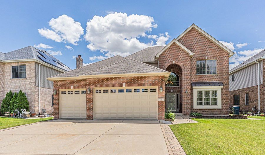 427 W Natoma Ave, Addison, IL 60101 - 4 Beds, 4 Bath
