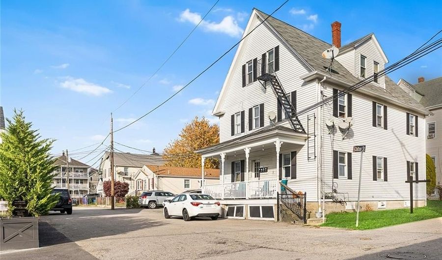 2 Chilton St, Bristol, RI 02809 - 7 Beds, 4 Bath