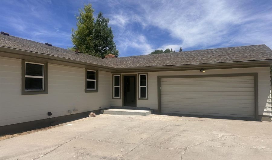 17 Frontier St, Diamondville, WY 83116 - 4 Beds, 3 Bath