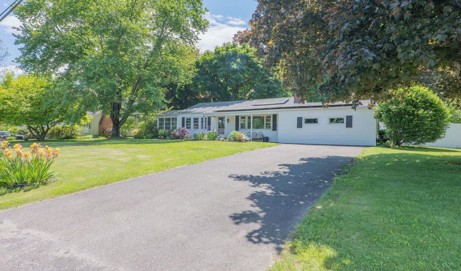 28 Garella Rd, Bethel, CT 06801 - 3 Beds, 1 Bath