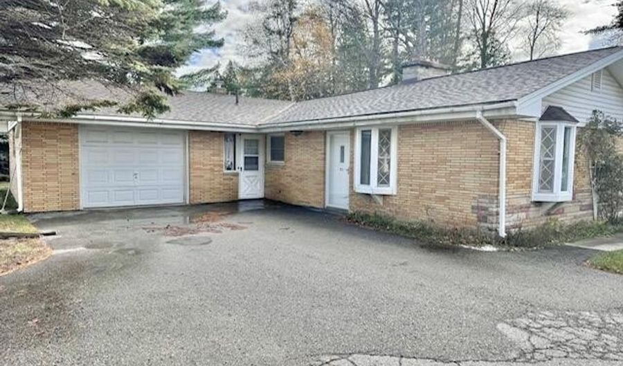 701 S Brooke St, Alpena, MI 49707 - 3 Beds, 2 Bath