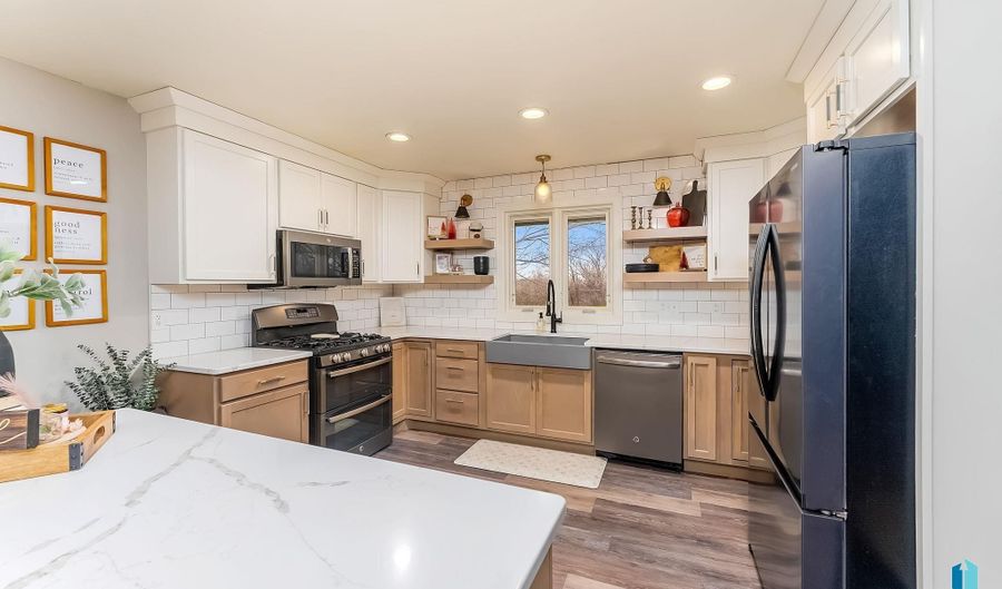 609 S Splitrock Blvd, Brandon, SD 57005 - 5 Beds, 3 Bath