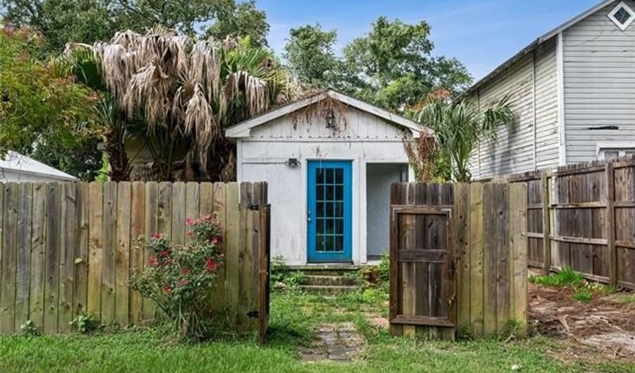 310 UNION St, Bay St. Louis, MS 39520 - 2 Beds, 1 Bath