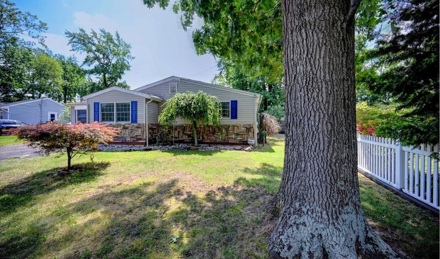 10 7th St, Aberdeen, NJ 07747 - 4 Beds, 3 Bath