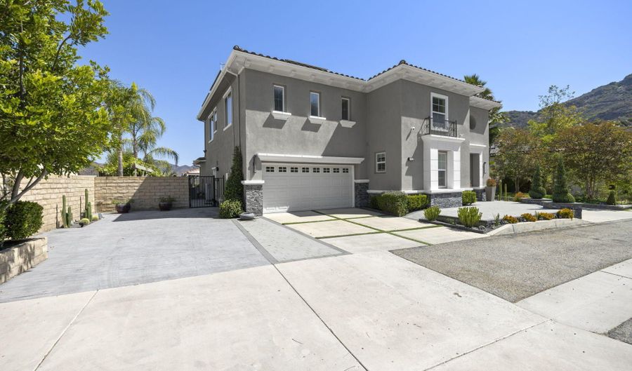 1915 Hazel Nut Ct, Agoura Hills, CA 91301 - 5 Beds, 5 Bath