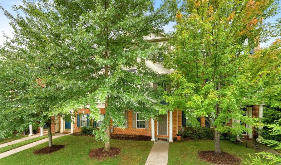 44253 HURON Ter, Ashburn, VA 20147 - 3 Beds, 4 Bath