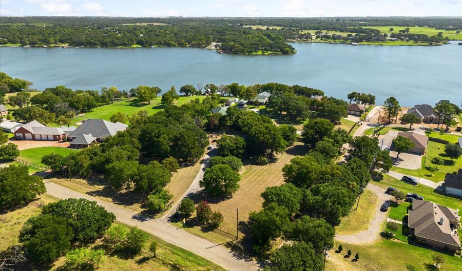1829 W Lake Shore Dr, Alvarado, TX 76009 - 4 Beds, 2 Bath
