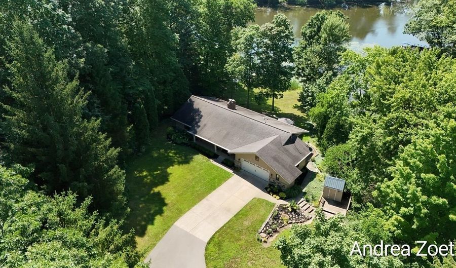 8300 Arapaho Trl SE, Alto, MI 49302 - 3 Beds, 2 Bath