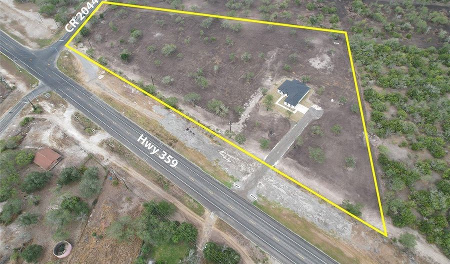 6081 US Highway 359, Alice, TX 78332 - 4 Beds, 2 Bath