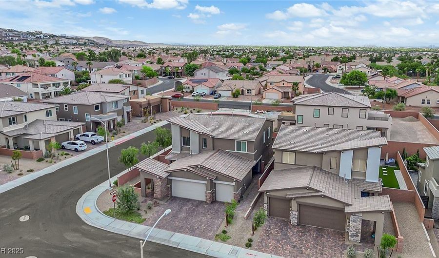 195 Vander Ridge St, Henderson, NV 89012 - 4 Beds, 4 Bath