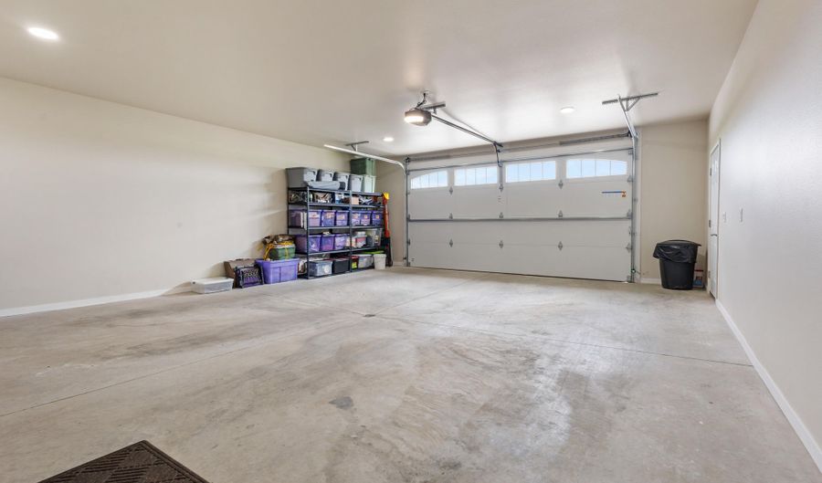 1707 N 18th St, Aberdeen, SD 57401 - 2 Beds, 2 Bath