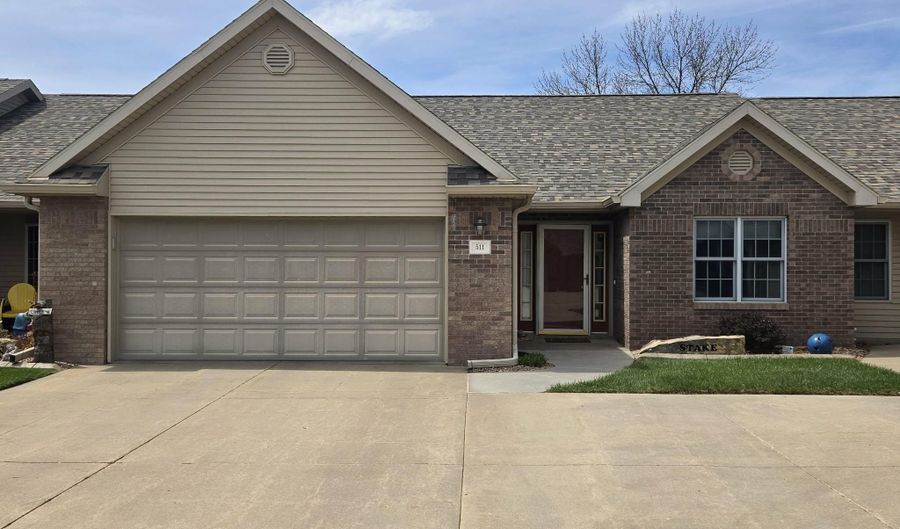 511 Clearwater Cir, Beatrice, NE 68310 - 3 Beds, 3 Bath