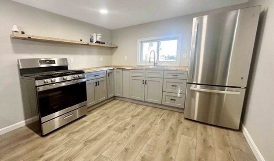 43 S Main St, Acushnet, MA 02743 - 2 Beds, 1 Bath
