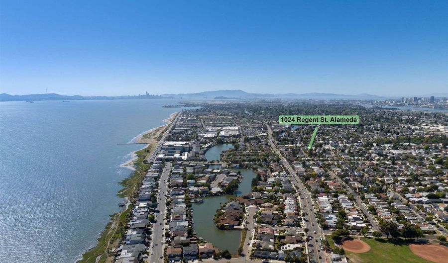 1024 Regent St, Alameda, CA 94501 - 5 Beds, 2 Bath