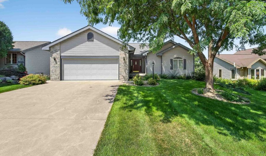 5574 Bantry Ln, Fitchburg, WI 53711 - 4 Beds, 3 Bath