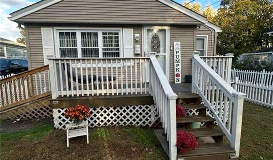 11 Glen St, North Providence, RI 02911 - 3 Beds, 2 Bath