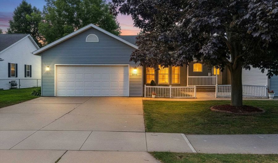 3303 E HEIDEMANN Dr, Appleton, WI 54915 - 3 Beds, 2 Bath