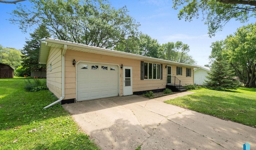 403 Ofstad St, Alcester, SD 57001 - 2 Beds, 2 Bath