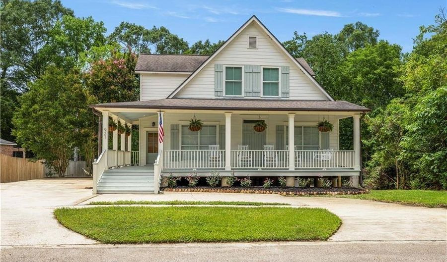 921 Carriage Way, Baton Rouge, LA 70808 - 4 Beds, 4 Bath