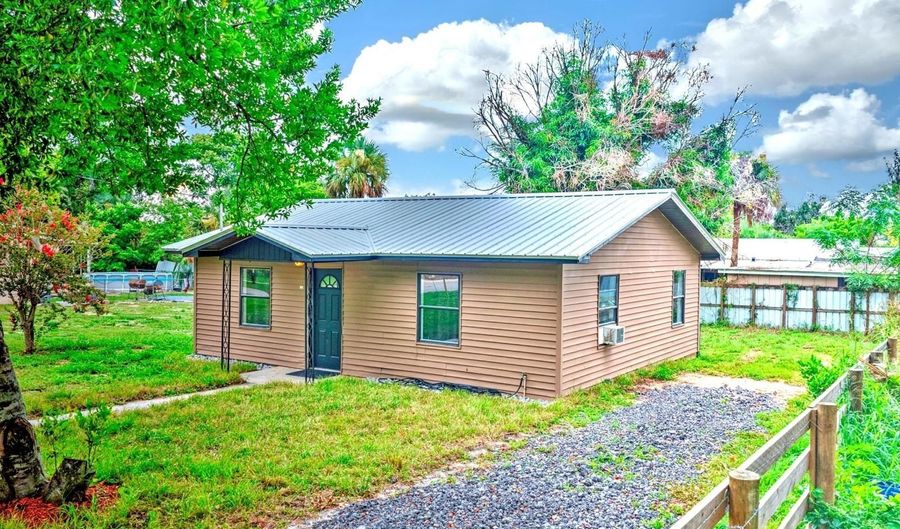 131 WIGGINS Ave, Avon Park, FL 33825 - 2 Beds, 1 Bath