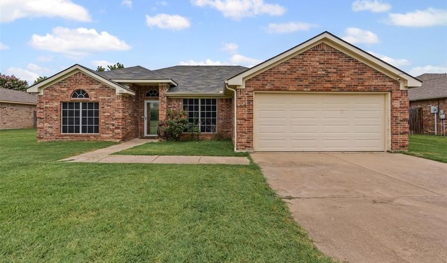 326 Willow Creek Dr, Weatherford, TX 76085 - 4 Beds, 2 Bath