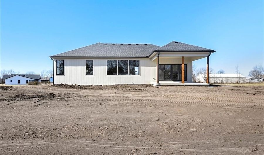 20322 166th St, Basehor, KS 66007 - 4 Beds, 3 Bath