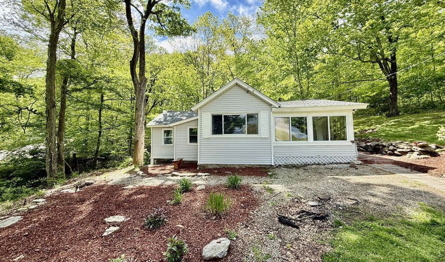 277 Lake Rd, Andover, CT 06232 - 2 Beds, 1 Bath